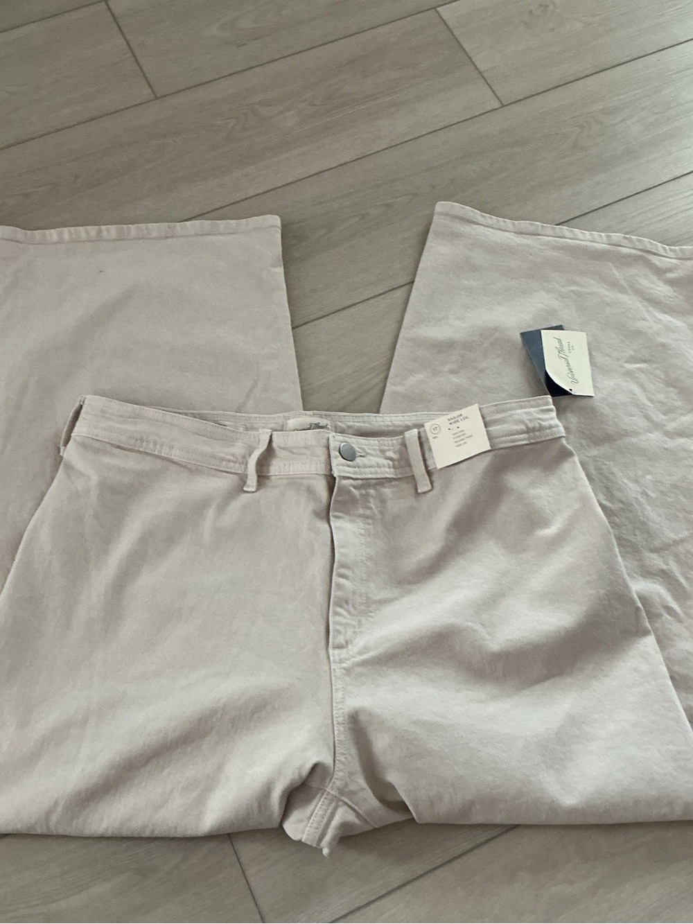 Universal Thread Wide Leg Jeans in Light Beige